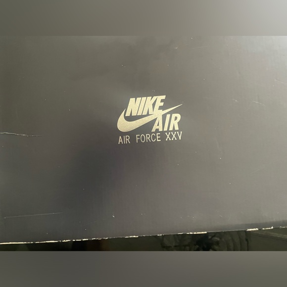 Limited Edition AIR FORCE 1 SPRM '07 (LEBRON)
Size 14
BLACK/BLACK-MET GOLD - Picture 10 of 11